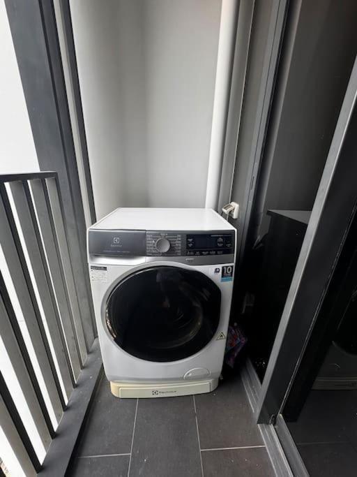 Luxury 29 Floor Pool Sky View King Bed Coworking Bts *